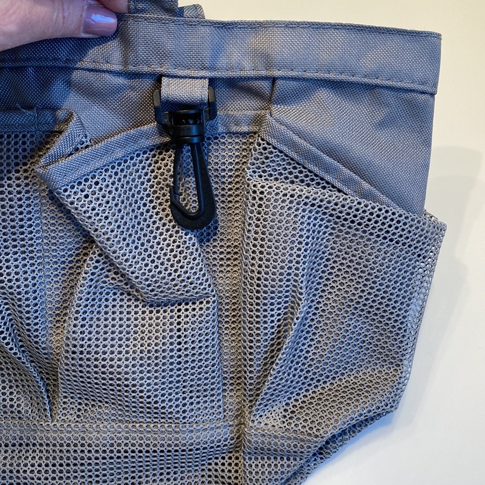 Portable Mesh Shower Dorm Caddy Tote Hanging Toiletry Bath Organizer with Clip - Picture 3 of 9